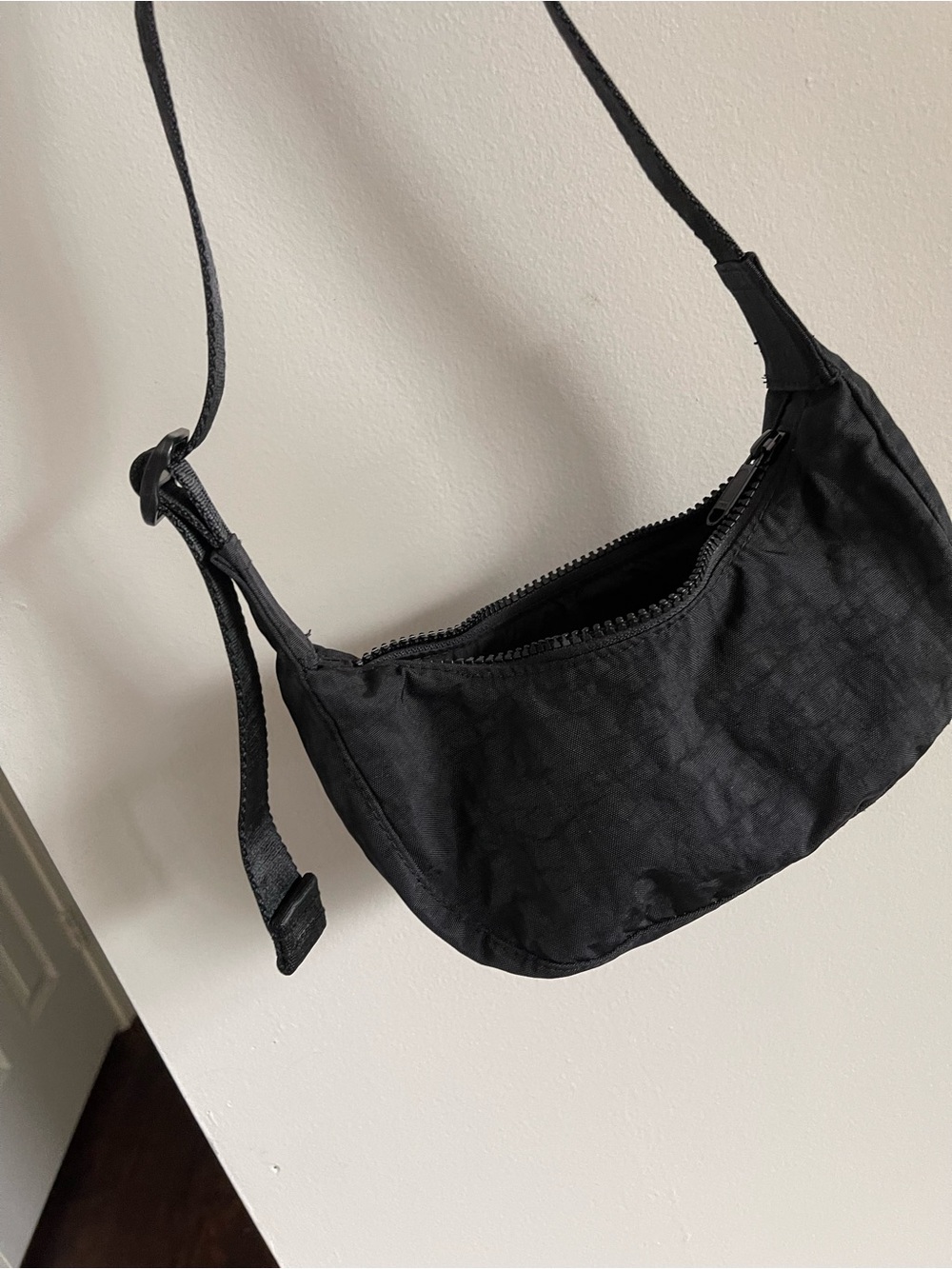 BAGGU MINI Crescent Nylon
Crossbody Bag Black - Picture 7 of 12